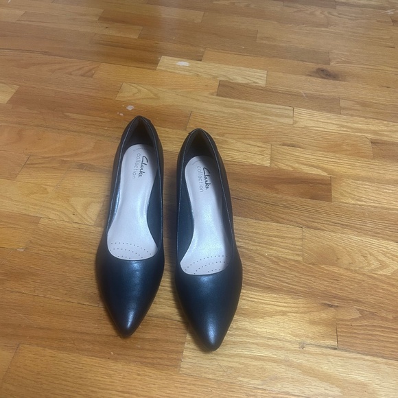 Low heal leather pumps - Picture 1 of 1